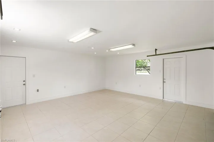 221 10th St Se, Naples, Florida 34117