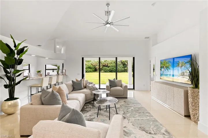 221 10th St Se, Naples, Florida 34117
