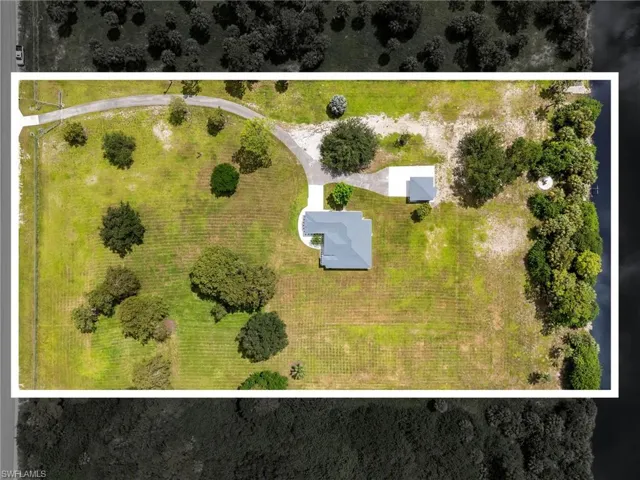 221 10th St Se, Naples, Florida 34117