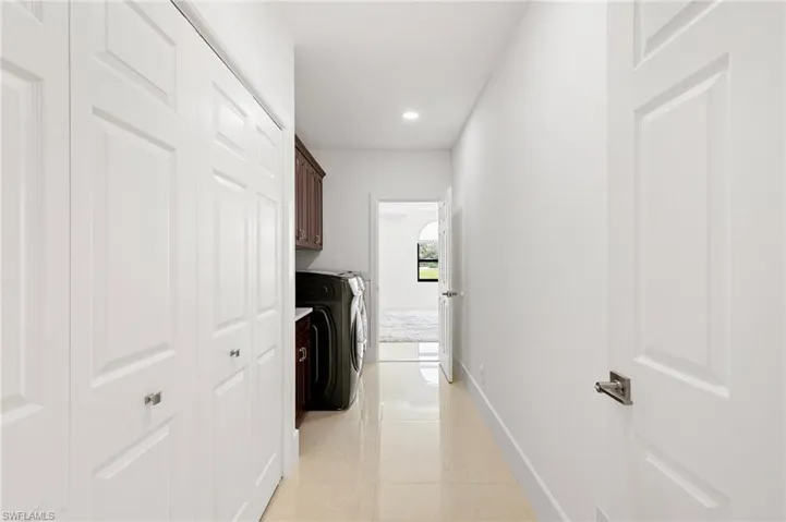 221 10th St Se, Naples, Florida 34117