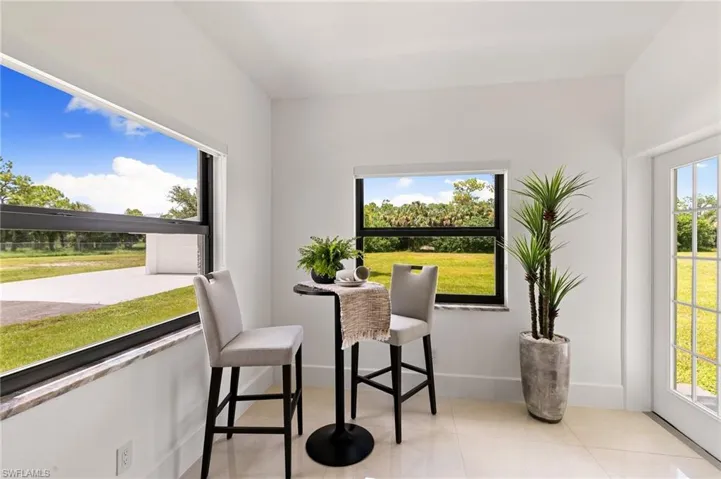 221 10th St Se, Naples, Florida 34117