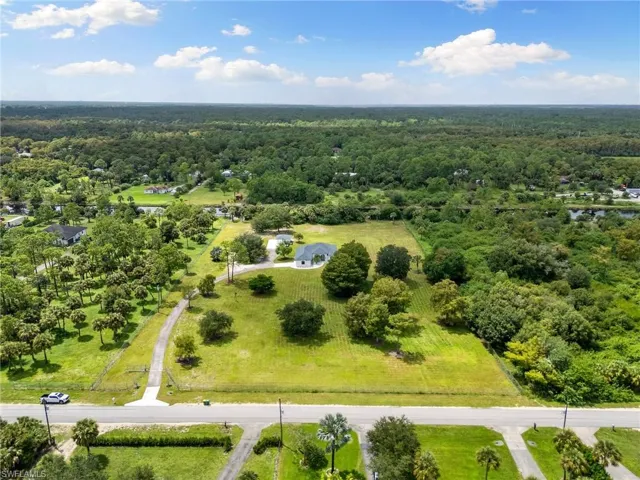 221 10th St Se, Naples, Florida 34117