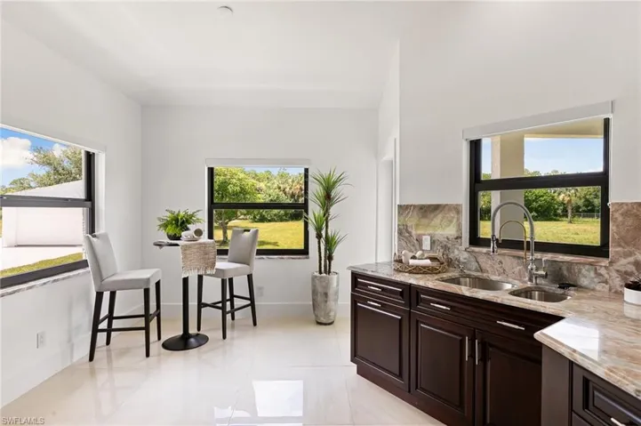 221 10th St Se, Naples, Florida 34117