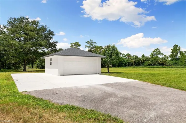 221 10th St Se, Naples, Florida 34117