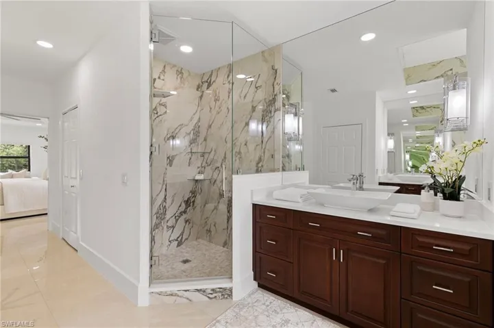 221 10th St Se, Naples, Florida 34117