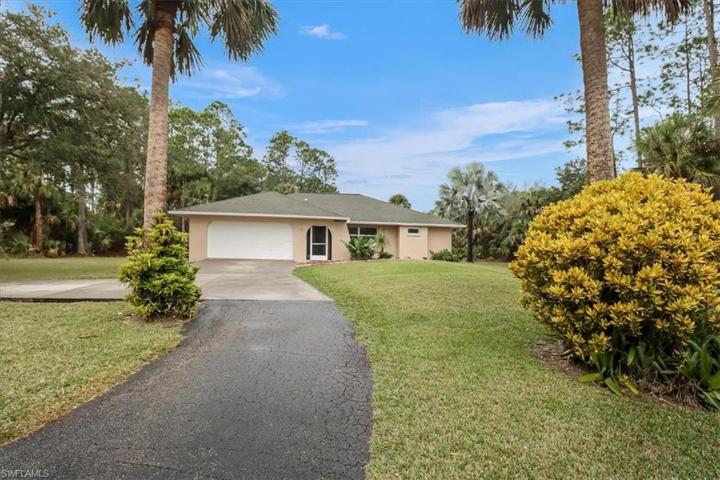 Beautiful Golden Gate Estates with large well maintenance yard