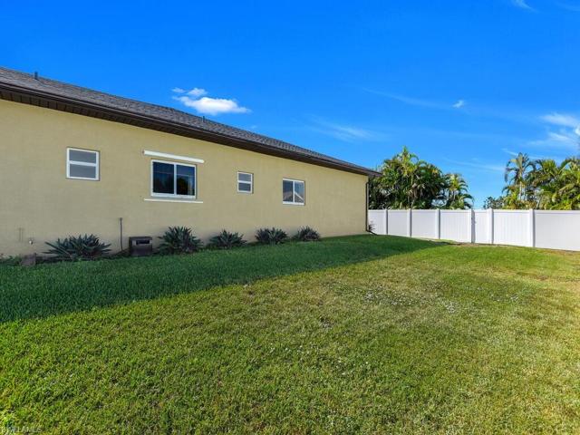 Huge Fenced-In Side Yard