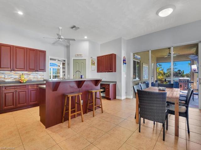 Kitchen & Breakfast Nook
