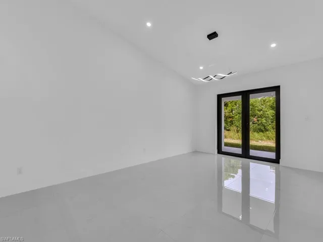 Unfurnished room with recessed lighting and baseboards
