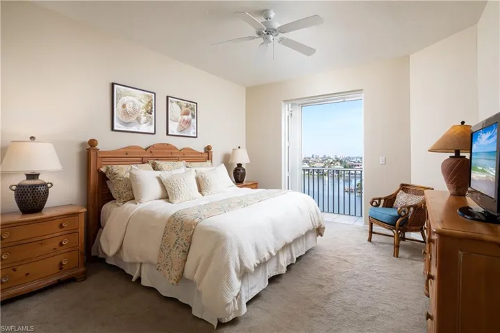 410 Flagship Dr 806, Naples, Florida 34108