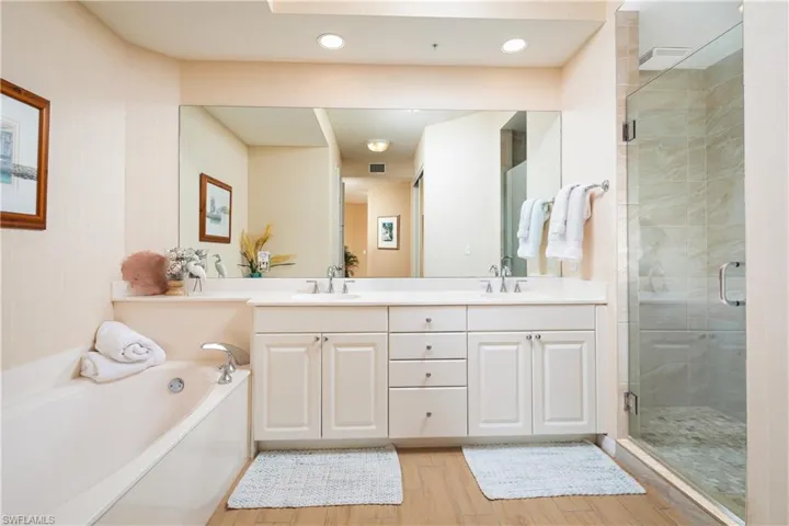 410 Flagship Dr 806, Naples, Florida 34108