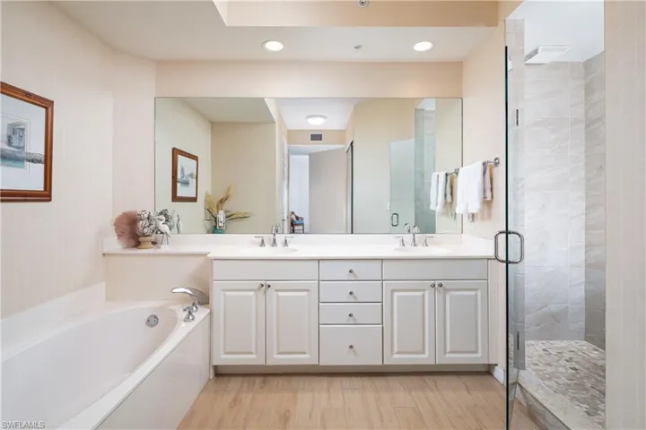 410 Flagship Dr 806, Naples, Florida 34108