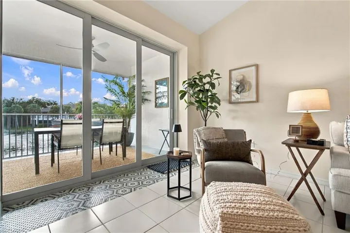 2145 Cay Lagoon Dr 322, Naples, Florida 34109