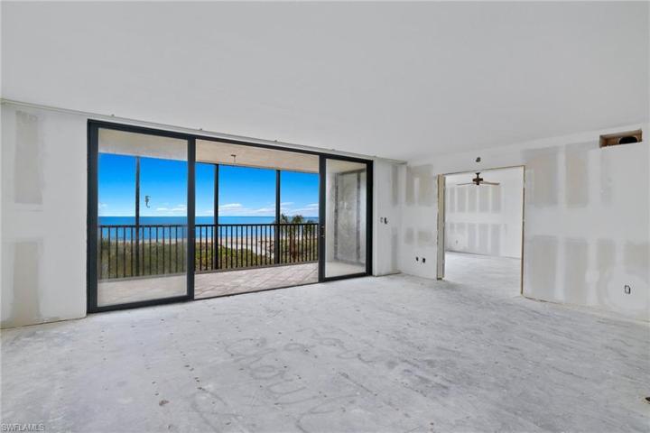 Living Room w/ Gulf Views