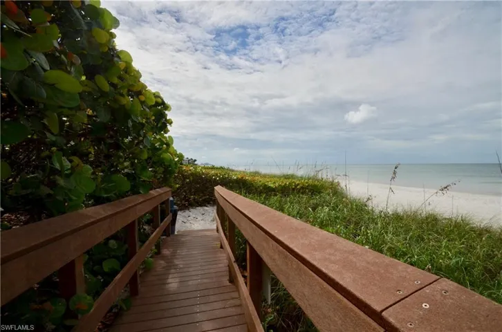 10851 Gulf Shore Dr 303, Naples, Florida 34108
