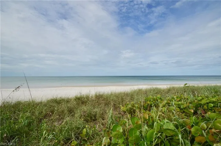 10851 Gulf Shore Dr 303, Naples, Florida 34108