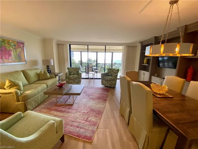 10851 Gulf Shore Dr 303, Naples, Florida 34108