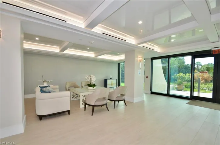 10851 Gulf Shore Dr 303, Naples, Florida 34108