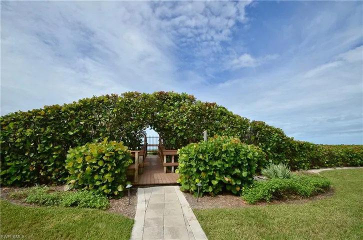 10851 Gulf Shore Dr 303, Naples, Florida 34108
