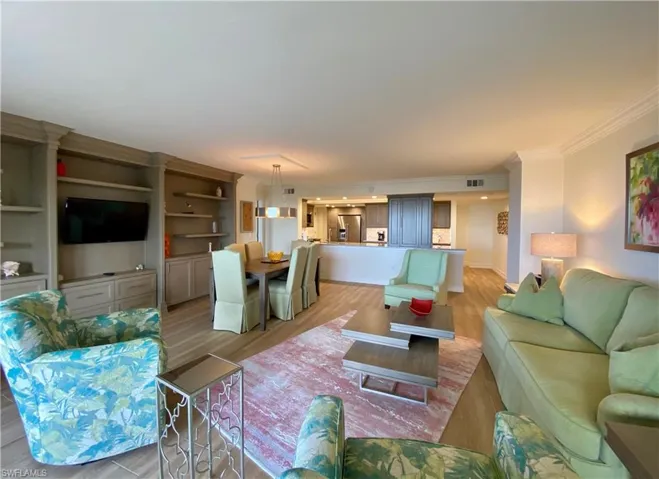 10851 Gulf Shore Dr 303, Naples, Florida 34108
