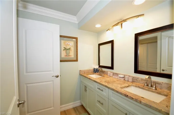 10851 Gulf Shore Dr 303, Naples, Florida 34108