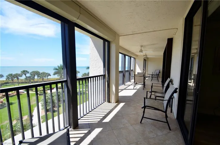 10851 Gulf Shore Dr 303, Naples, Florida 34108