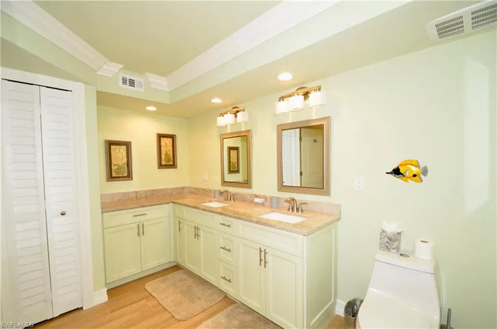 10851 Gulf Shore Dr 303, Naples, Florida 34108