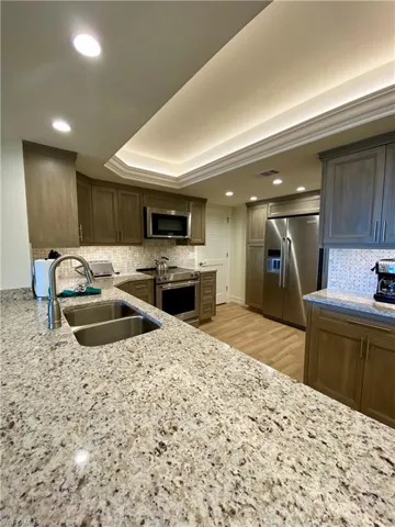 10851 Gulf Shore Dr 303, Naples, Florida 34108