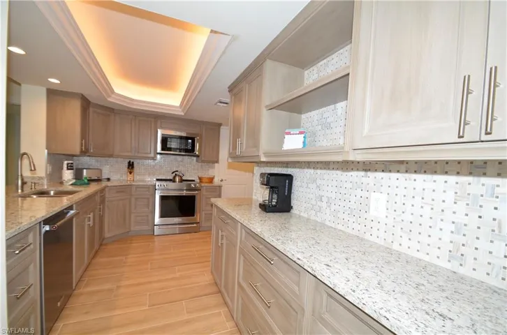 10851 Gulf Shore Dr 303, Naples, Florida 34108