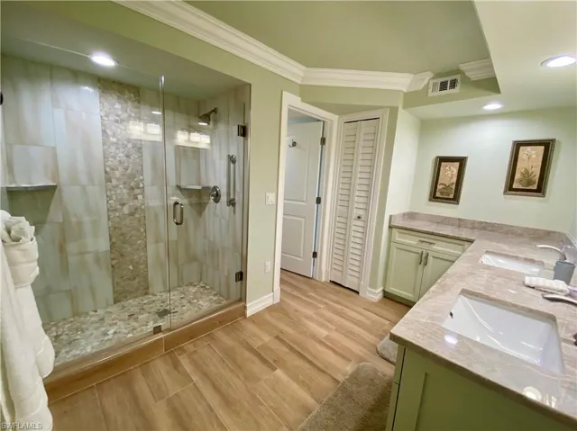 10851 Gulf Shore Dr 303, Naples, Florida 34108