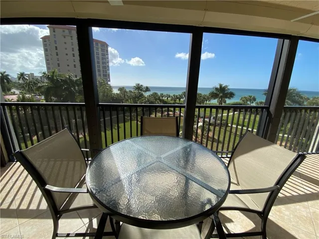 10851 Gulf Shore Dr 303, Naples, Florida 34108