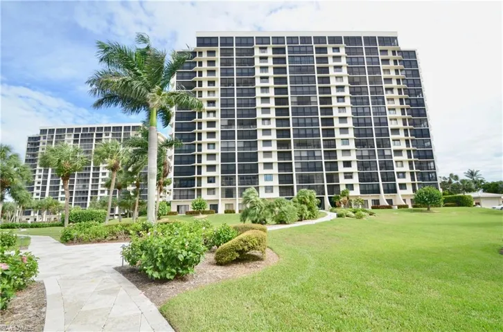 10851 Gulf Shore Dr 303, Naples, Florida 34108
