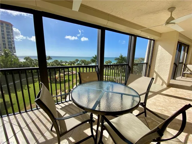 10851 Gulf Shore Dr 303, Naples, Florida 34108