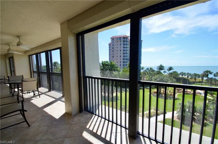 10851 Gulf Shore Dr 303, Naples, Florida 34108