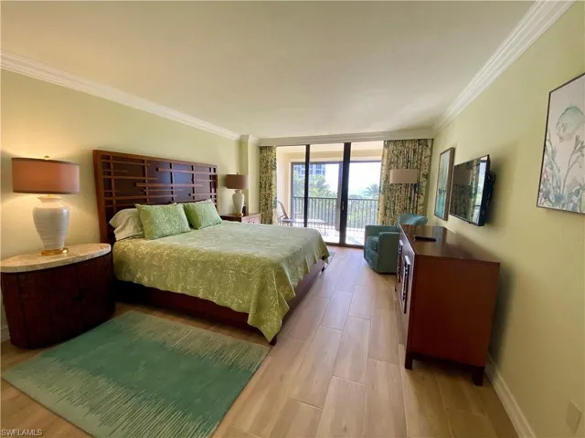 10851 Gulf Shore Dr 303, Naples, Florida 34108