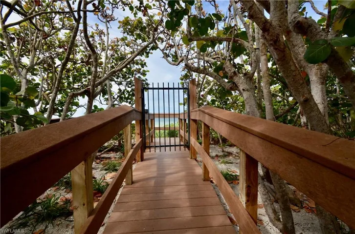 10851 Gulf Shore Dr 303, Naples, Florida 34108
