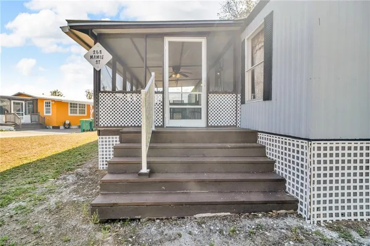Deck with a lawn and ceiling fan