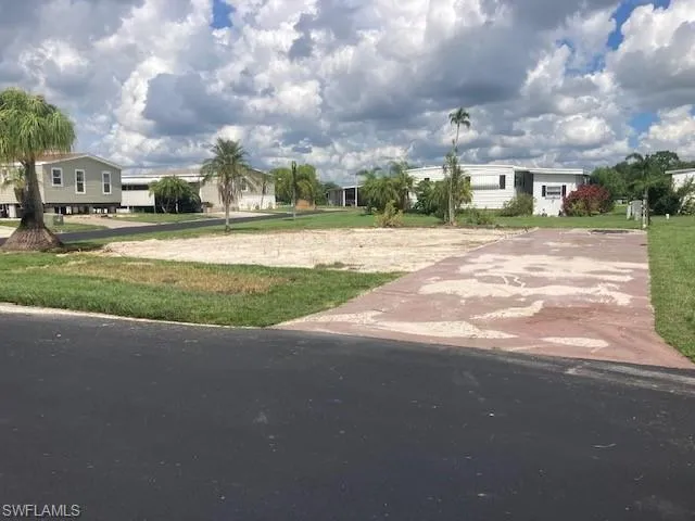 View of grassy yard with driveway