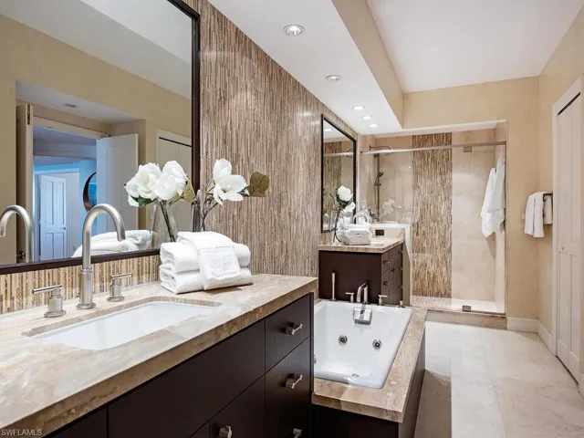Owner's ensuite Bath