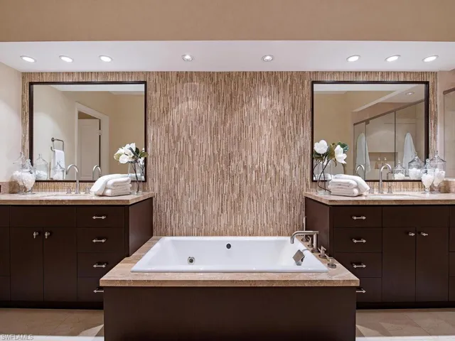 Owner's ensuite Bath