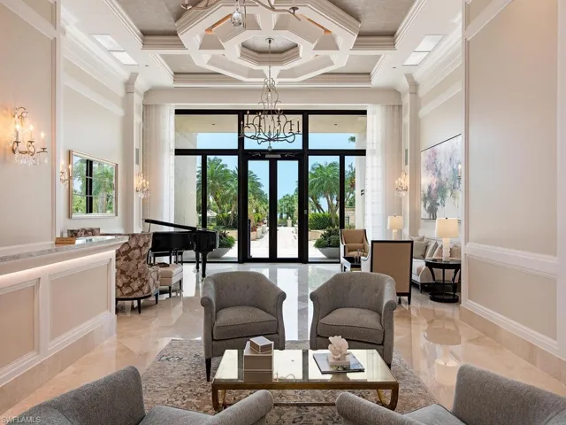 Carlysle Lobby