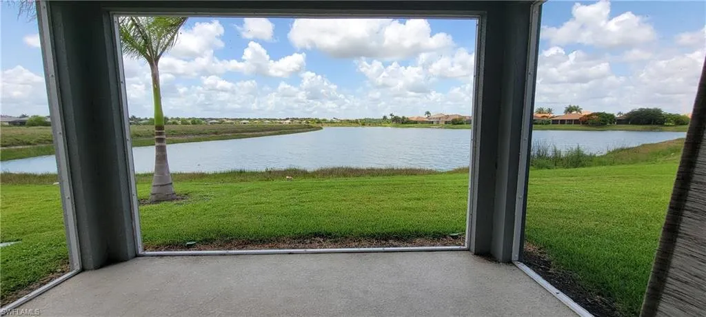 2037  Grove  DR, Naples, FL 34120