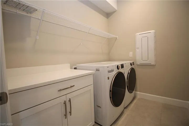 2037  Grove  DR, Naples, FL 34120