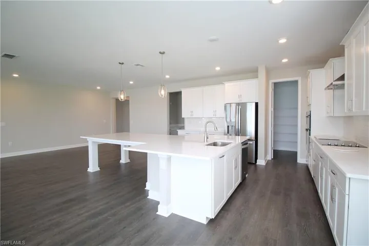 2037  Grove  DR, Naples, FL 34120