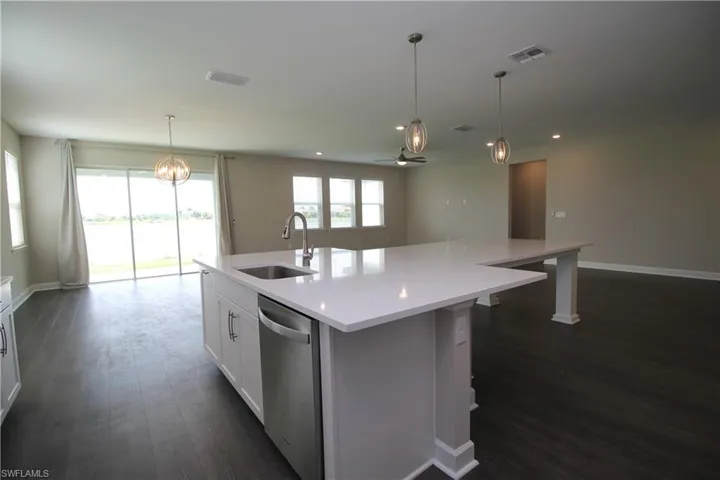 2037  Grove  DR, Naples, FL 34120