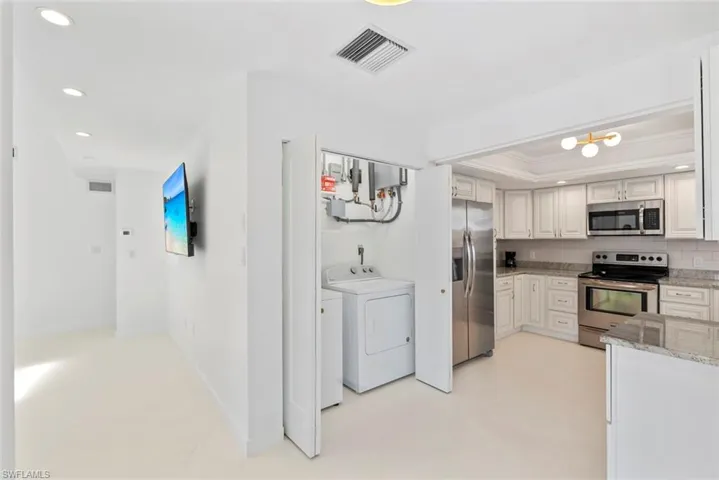 879  Meadowland  DR, Naples, FL 34108