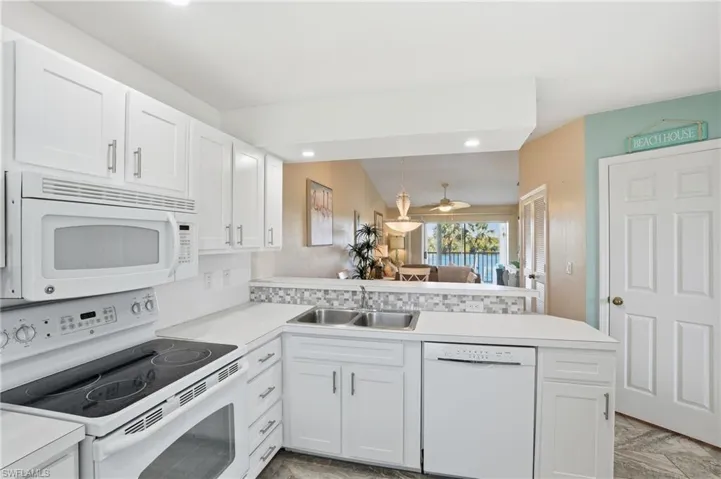 1175  Mainsail  DR, Naples, FL 34114