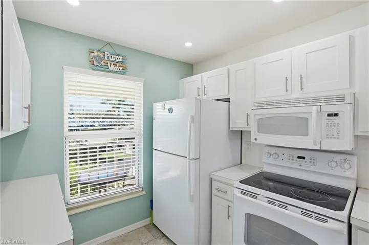 1175  Mainsail  DR, Naples, FL 34114