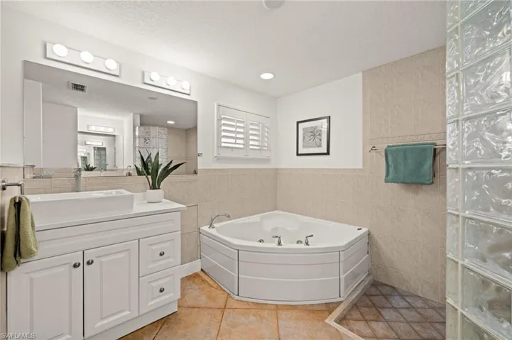 Jetted Tub in the Master