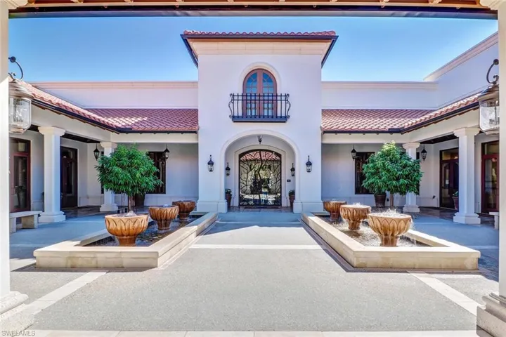 Miromar Lakes Clubhouse entrance